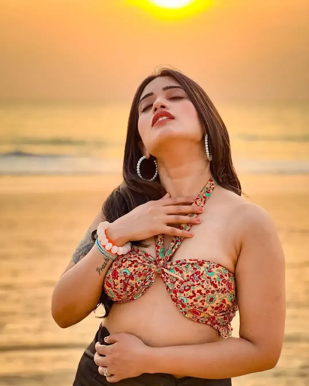 TELUGU TV ACTRESS SRAVANTHI CHOKARAPU RED BIKINI IMAGES IN BEACH 3